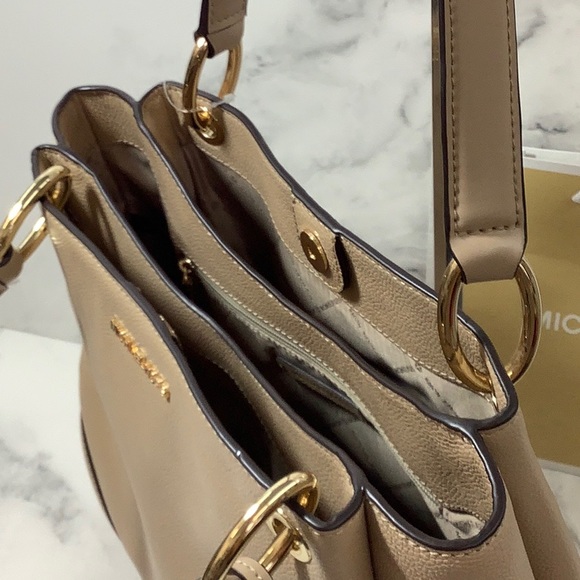 NWT- Michael Kors Shoulder Tote - Picture 4 of 4